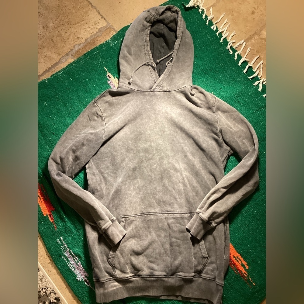Gymshark Charcoal Hoodie-SZ L
Pit to pit 22”
Length 30’